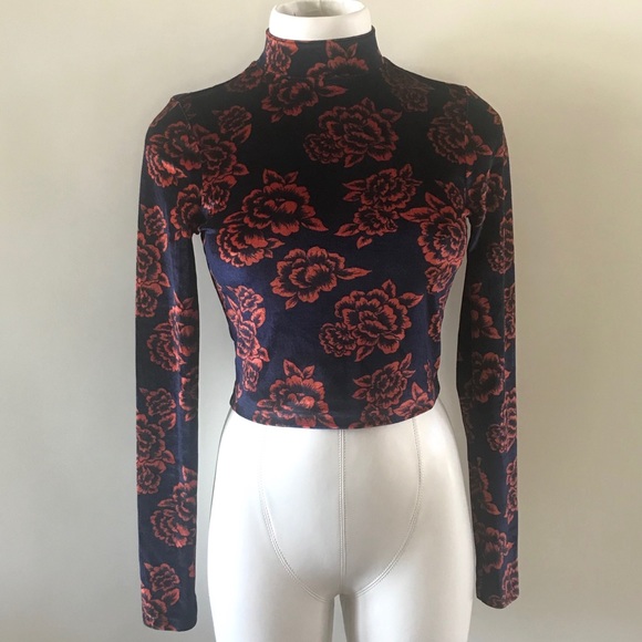*UNIQUE* Velvet Floral Long-sleeve Turtleneck Top - Picture 2 of 6